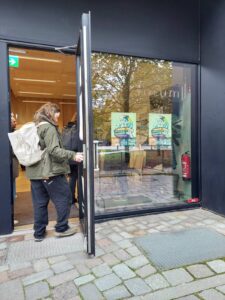 Vor der Tür der Bircon 2025